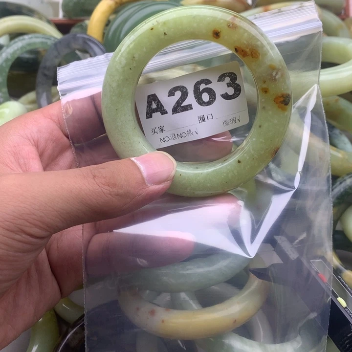 炫***天未镶嵌蛇纹石玉手镯