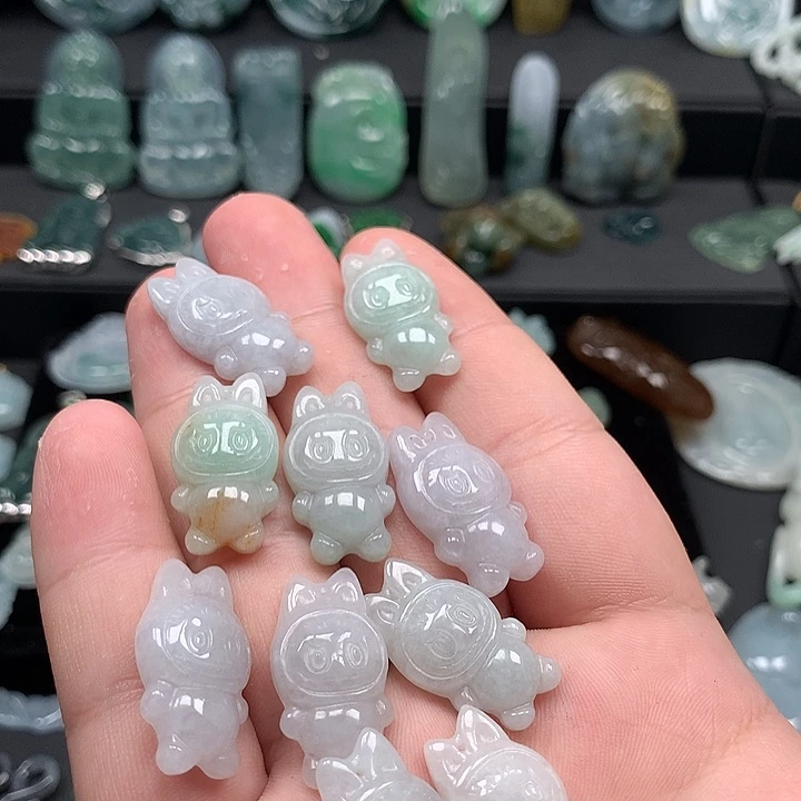 翡翠未镶嵌颈饰翡翠首饰