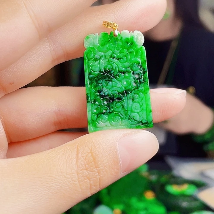 翡翠18K金镶嵌颈饰多样性