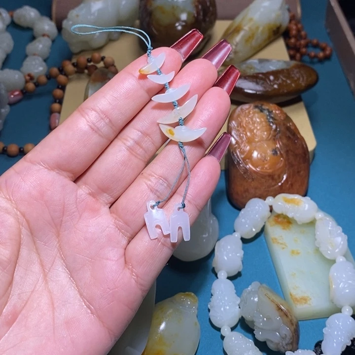 和田玉颈饰未镶嵌石*