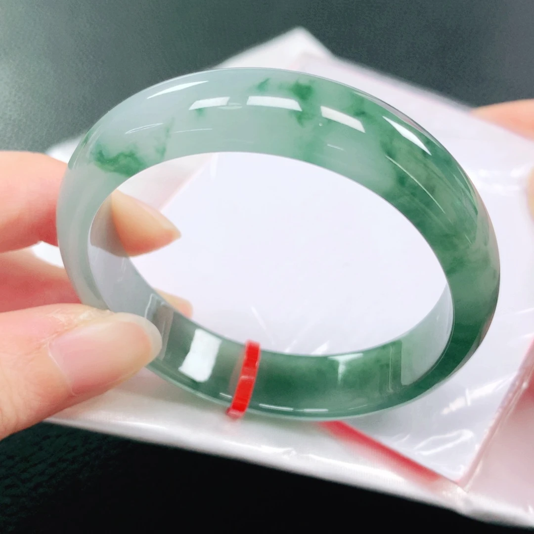 翡翠手镯未镶嵌56贵