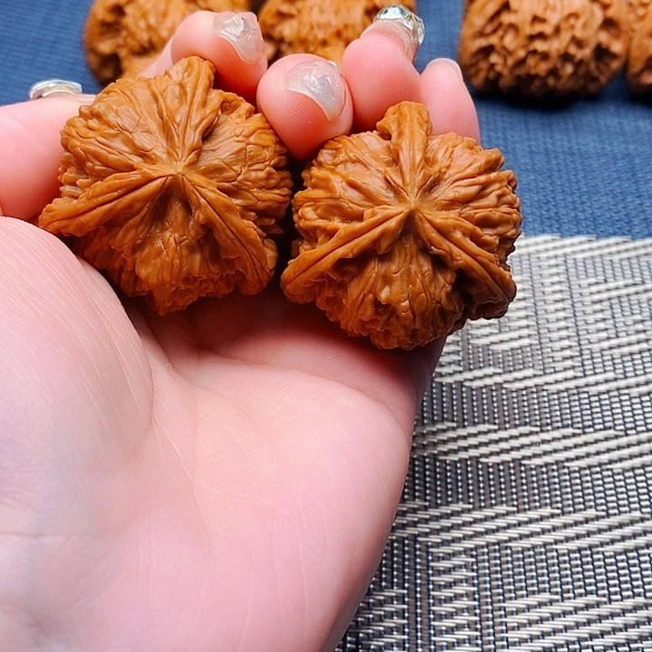 闯***湖吊坠文玩核桃三棱