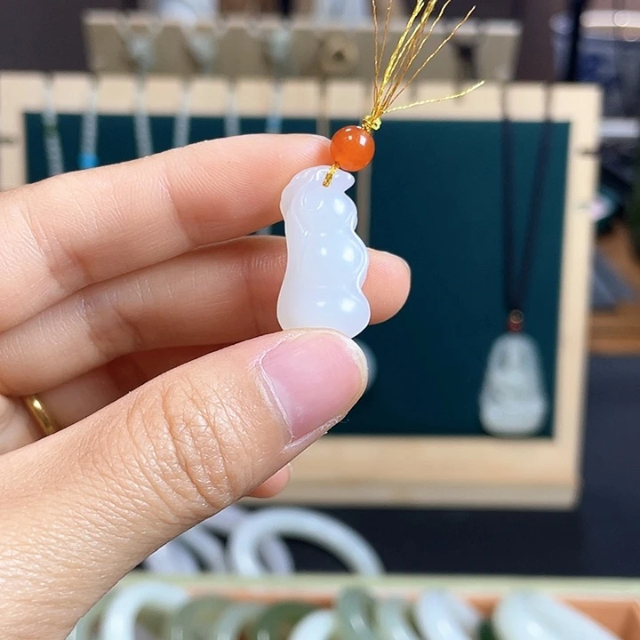 和田玉未镶嵌颈饰