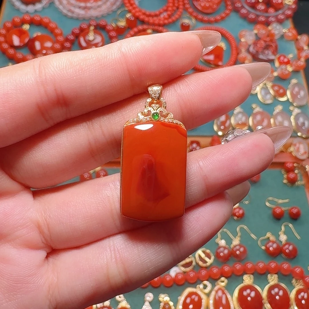 南红玛瑙18K金镶嵌吊坠