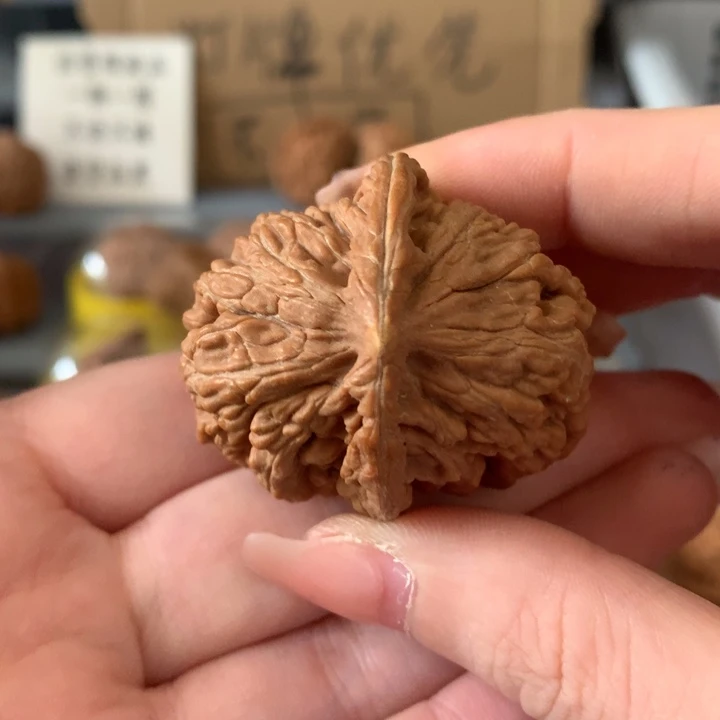 E***k吊坠文玩核桃异形单只，有瑕疵