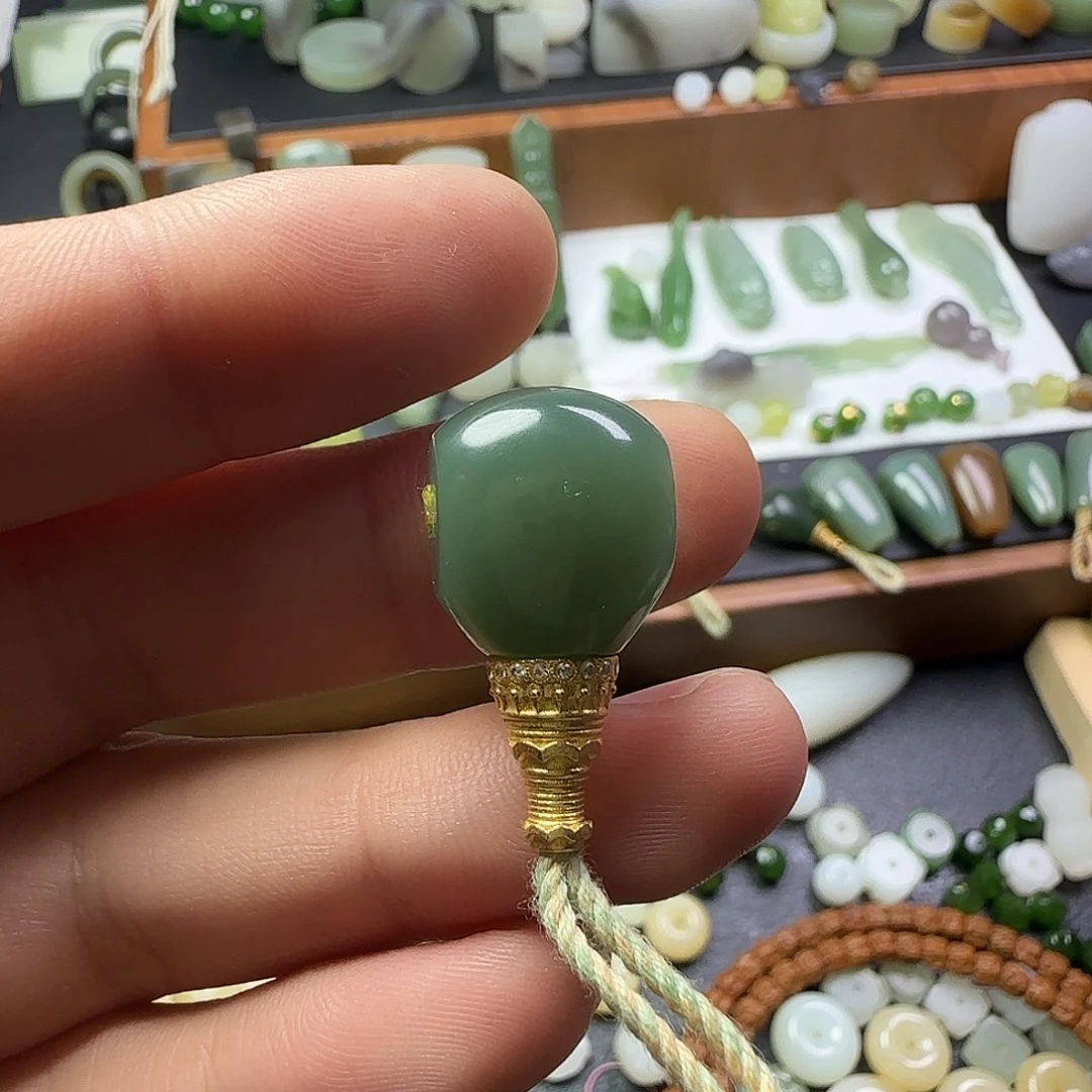 岁***暮颈饰18K金镶嵌和田玉