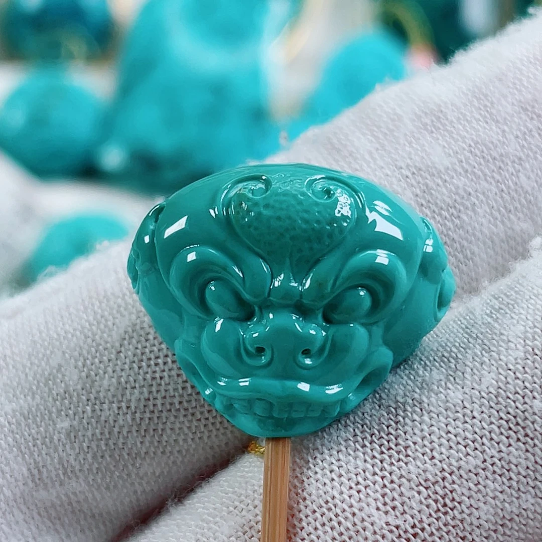 绿松石未镶嵌颈饰