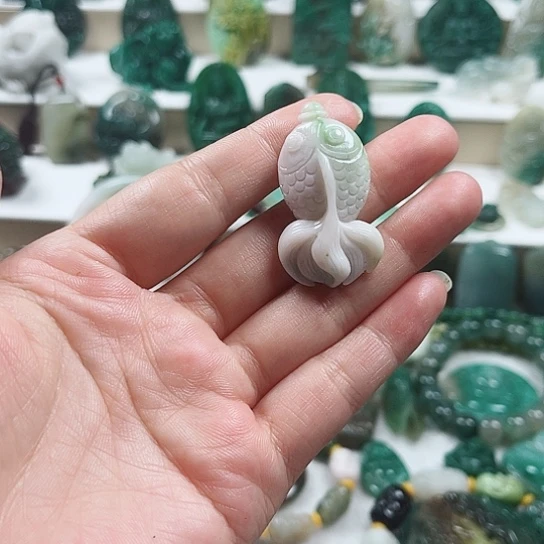 独山玉未镶嵌把件