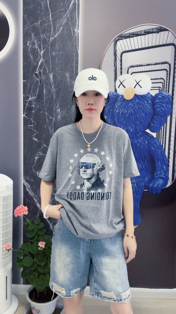 外贸纯棉大码T恤灰色，胸前人头像带蓝色眼镜