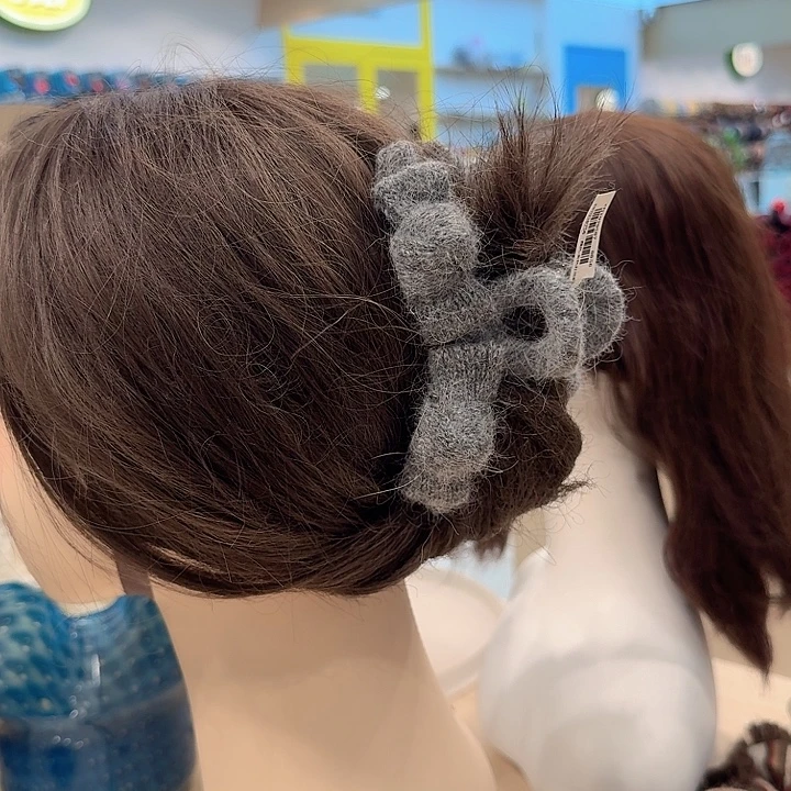 灰色蝴蝶结毛线大抓夹