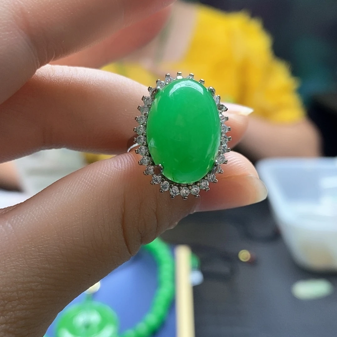 翡翠未镶嵌颈饰大蛋面