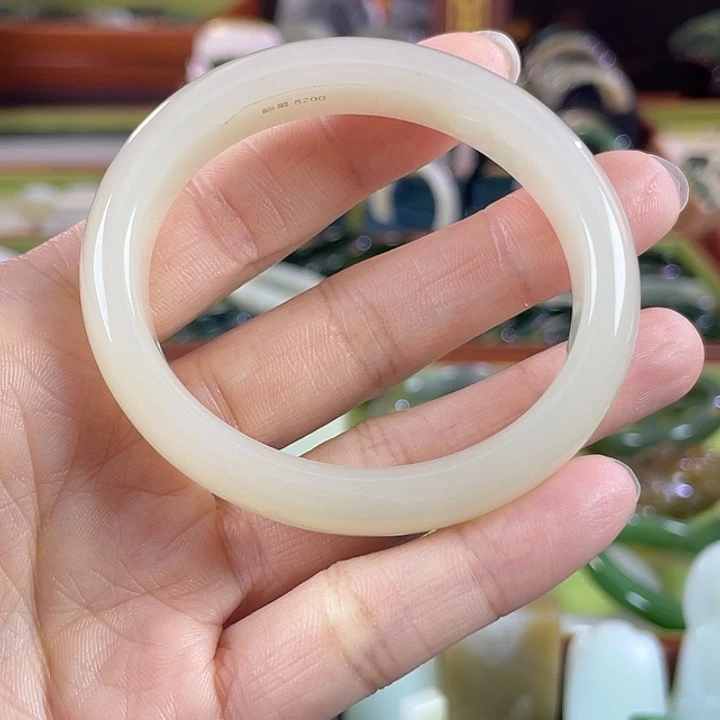 和田玉未镶嵌手镯