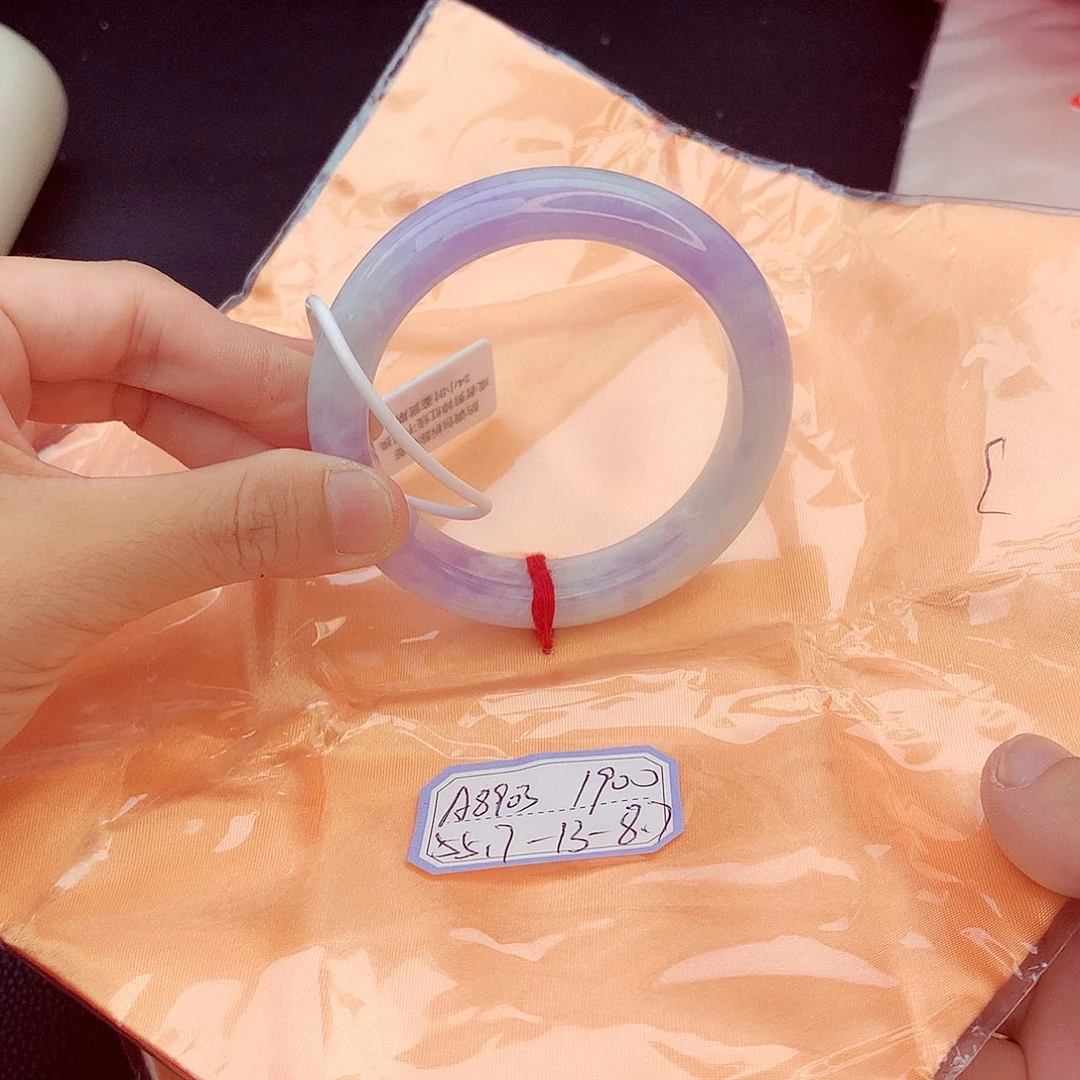 翡翠手镯未镶嵌翡翠