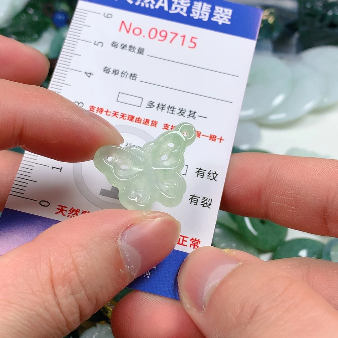 翡翠颈饰未镶嵌天然翡翠