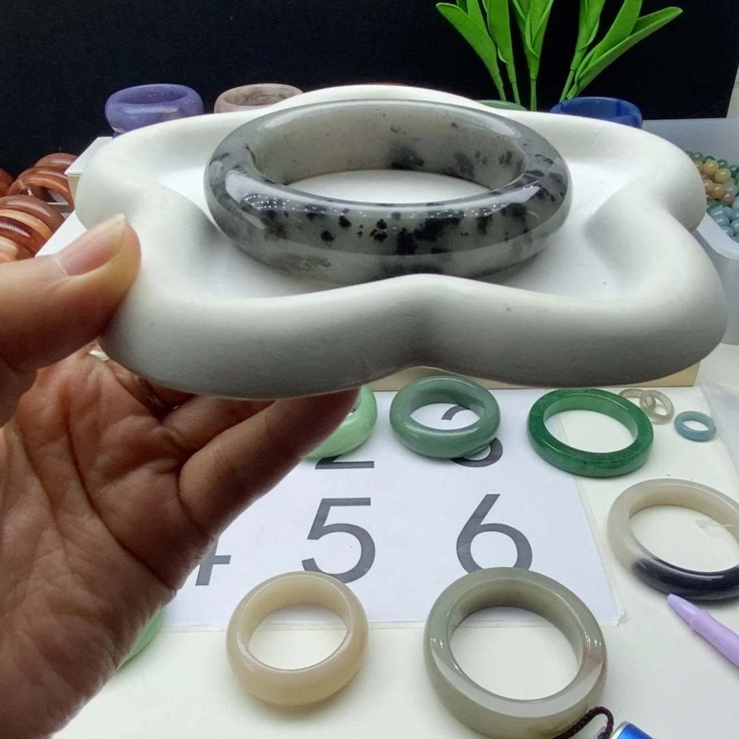 石英岩玉未镶嵌手镯