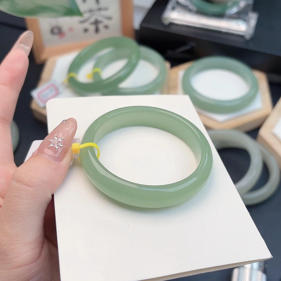 石英质玉未镶嵌手镯5051