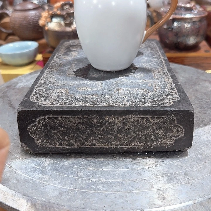 主人杯一个，瓷。。品茗