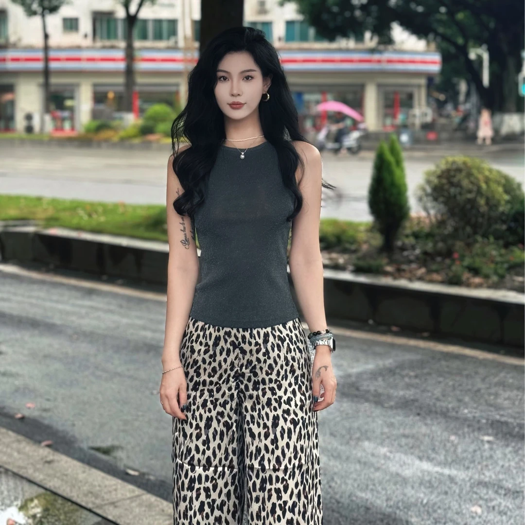 GIRDEAR/哥弟哥弟 时尚简约百搭显瘦休闲纯色无袖背心130085