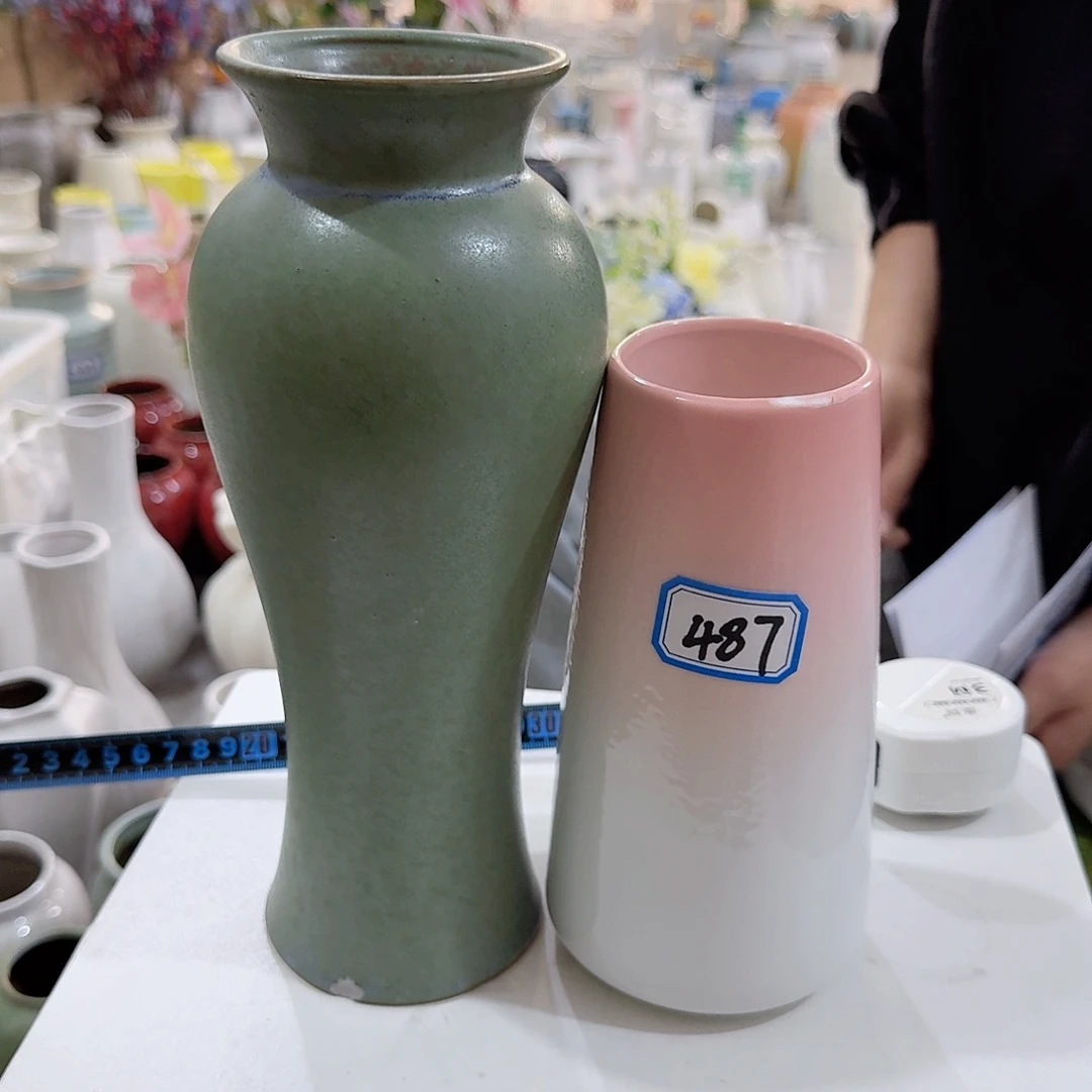 487号一对陶瓷瑕疵