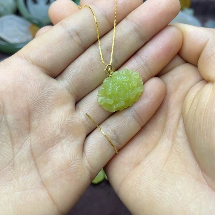 和田玉颈饰18K金镶嵌
