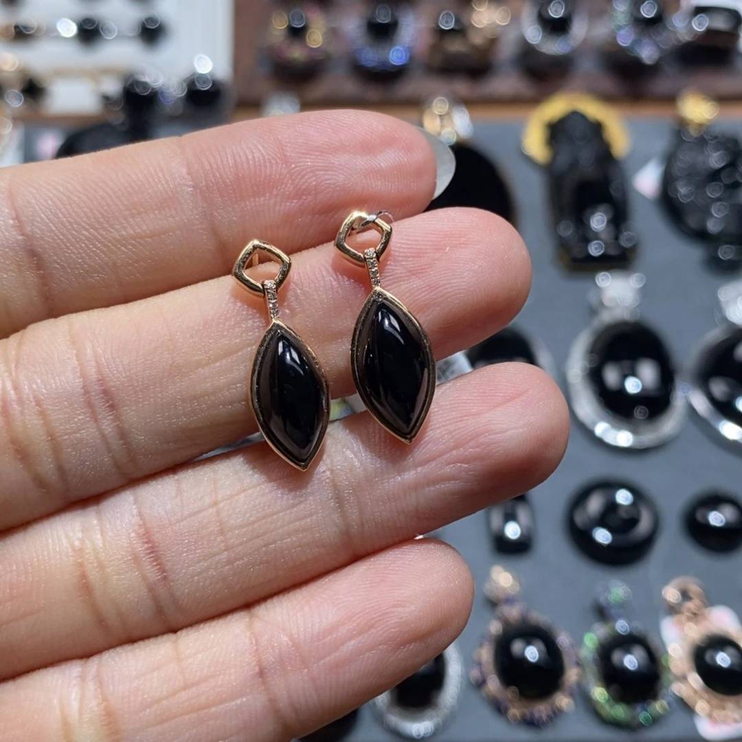 18K金镶嵌翡翠耳饰墨翠