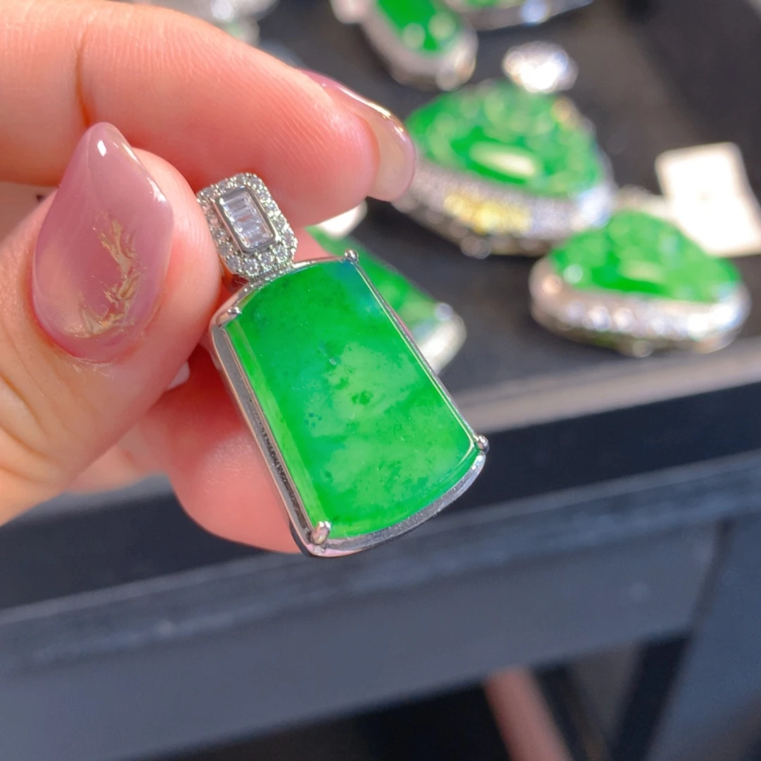翡翠颈饰未镶嵌翡翠