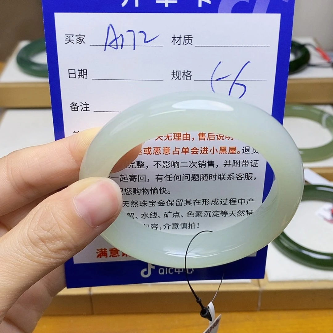 未镶嵌手镯和田玉默*呢    sy