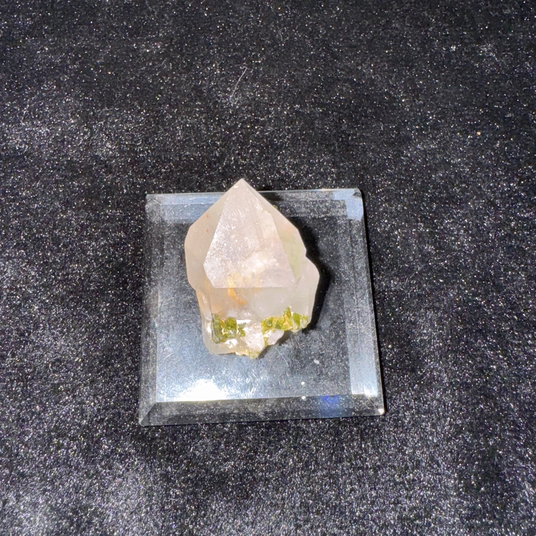 四川美姑花园矿标包裹体摆件
