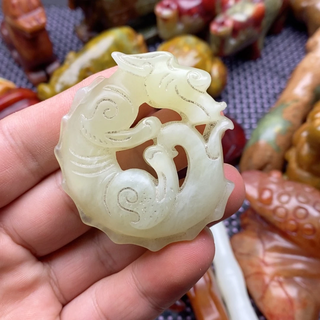 蛇纹石玉颈饰未镶嵌