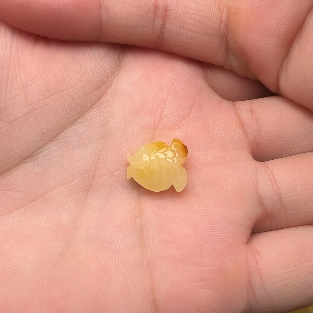 蜜蜡颈饰未镶嵌小鱼提溜吊坠