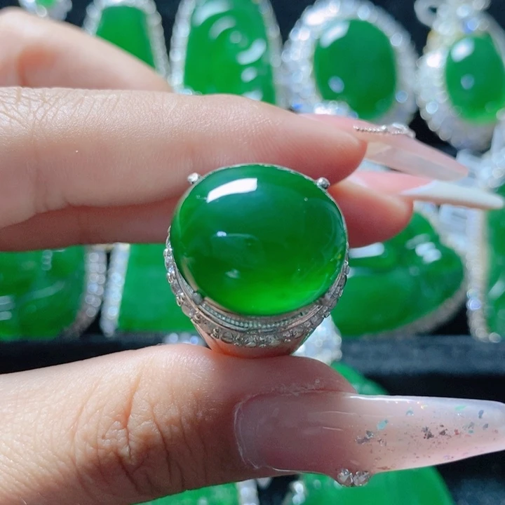 翡翠颈饰未镶嵌16。  