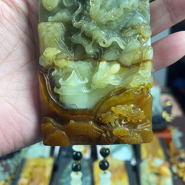 蛇纹石玉未镶嵌颈饰