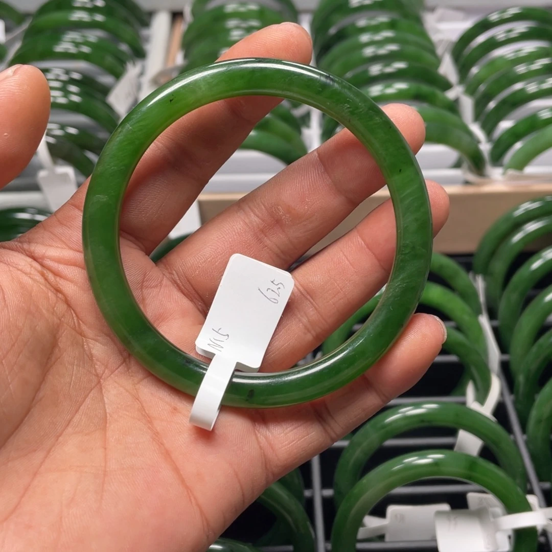 和田玉（碧玉）未镶嵌手镯瑕疵款特漏