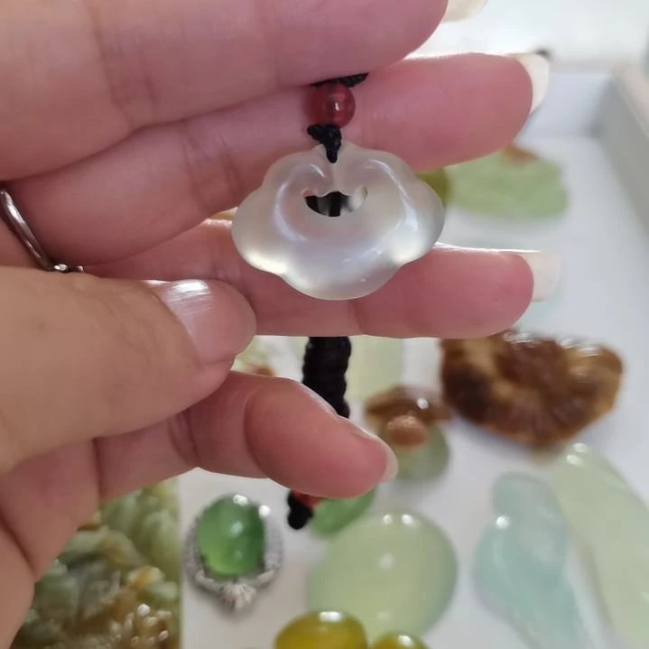 蛇纹石玉未镶嵌吊坠