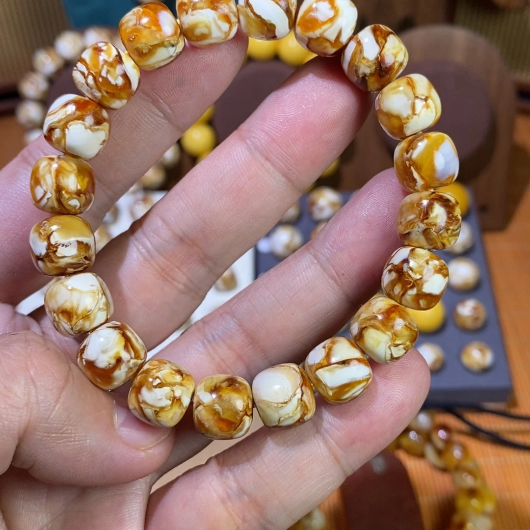 10.8沁色精工老型手串一条