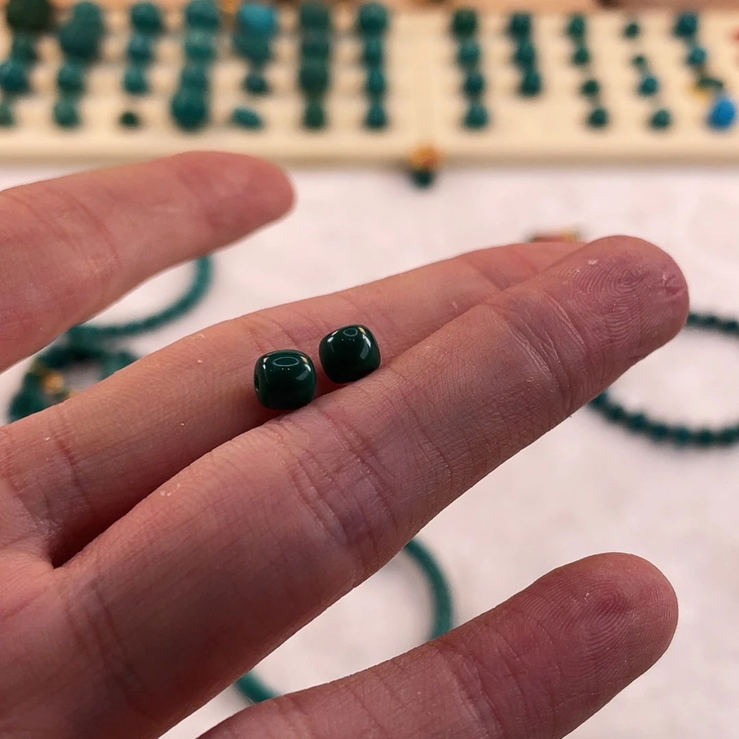 淡***笑绿松石未镶嵌耳饰