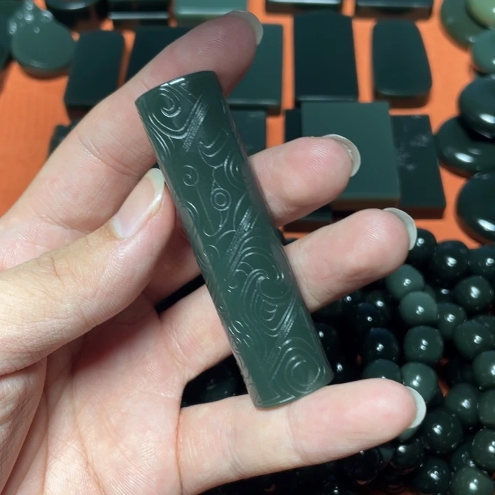 ㊣***㊖和田玉（青玉）未镶嵌颈饰