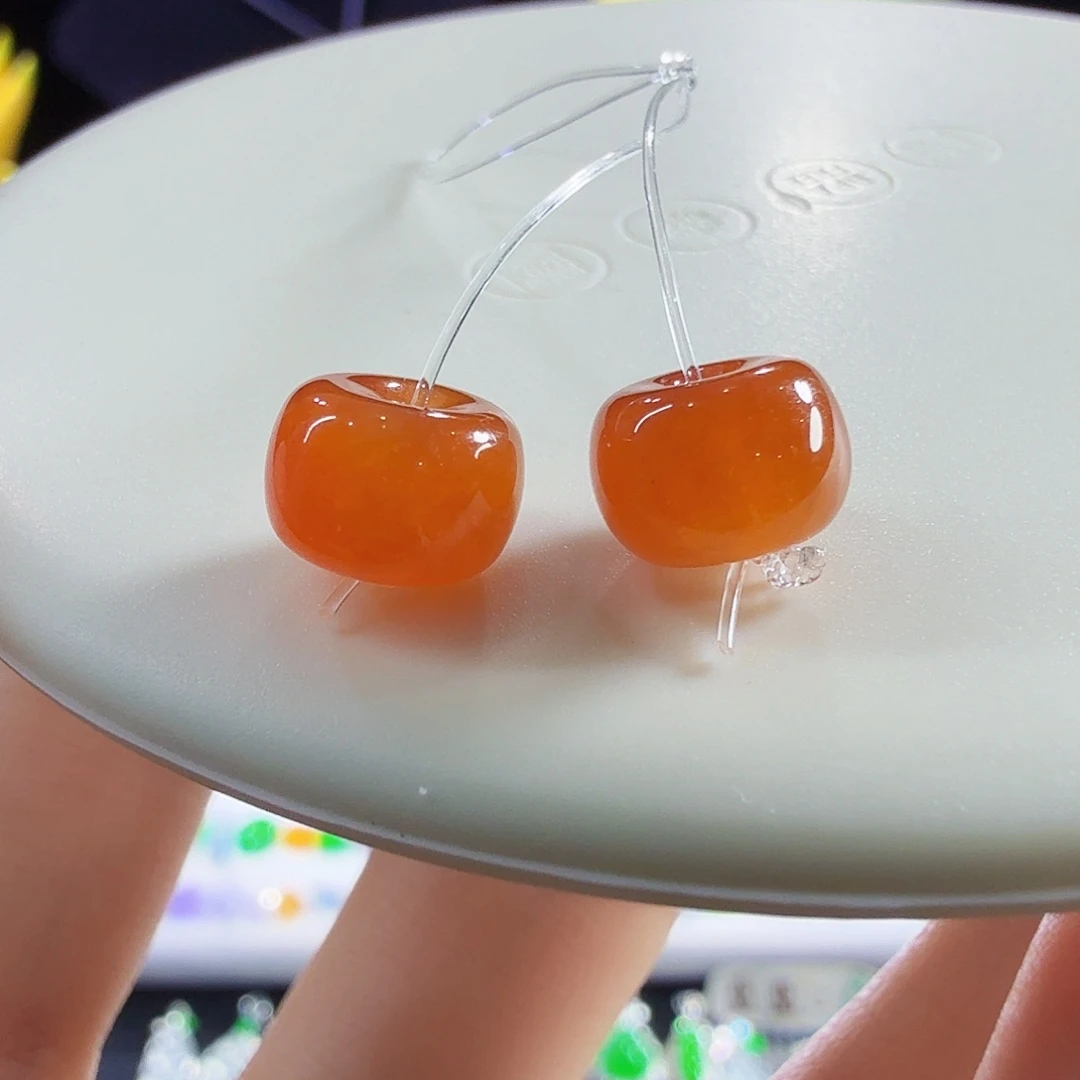 翡翠未镶嵌颈饰枫叶红