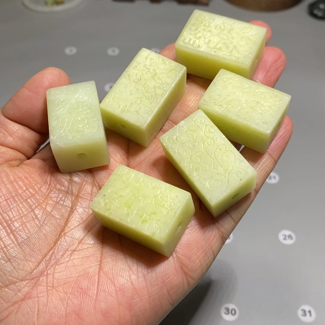 蛇纹石玉未镶嵌颈饰多样性发货，发其中一个