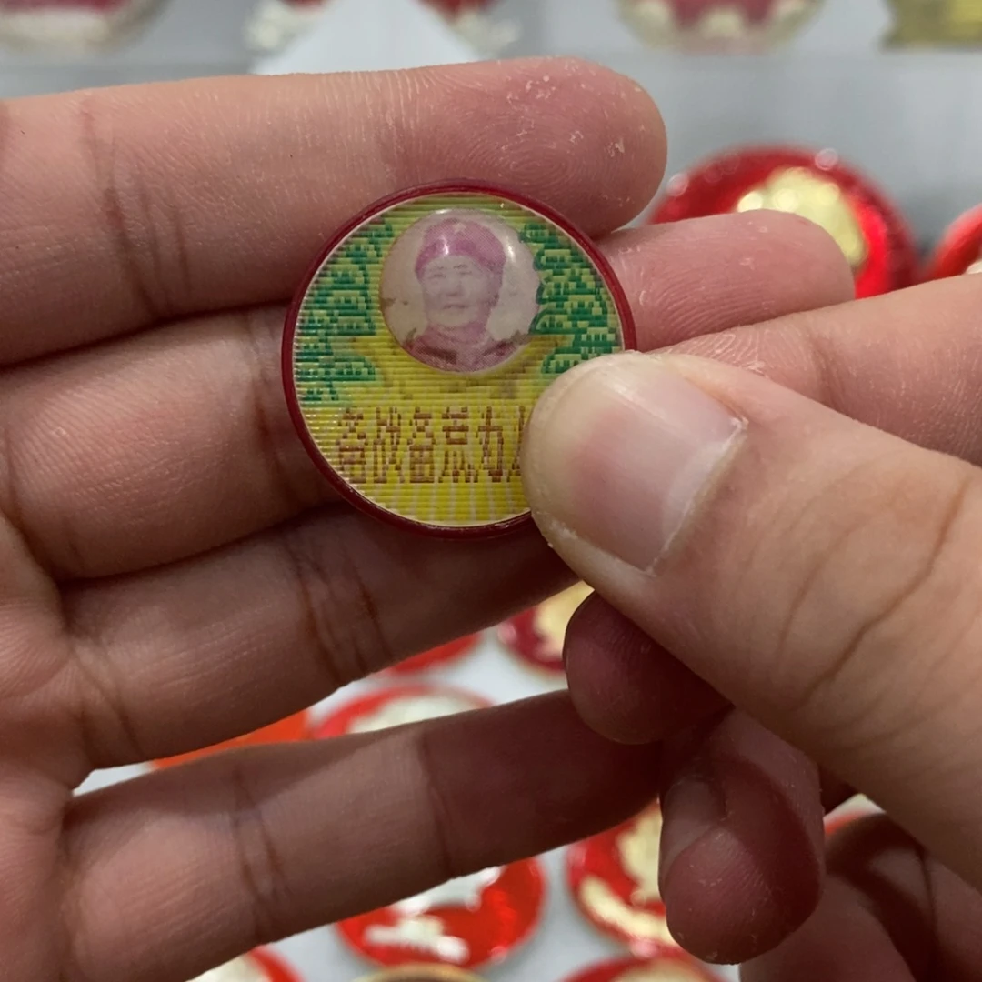 铝红色纪念章彩色赛璐璐