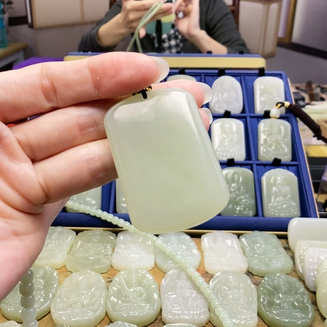 和田玉颈饰未镶嵌仔**猪