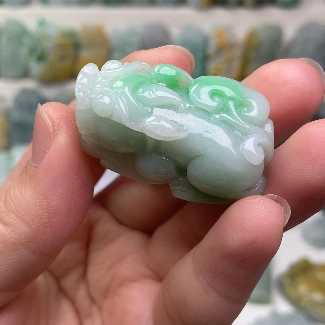 翡翠未镶嵌吊坠(赠链)