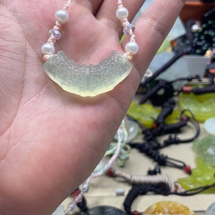 小***魔蛇纹石玉合金颈饰