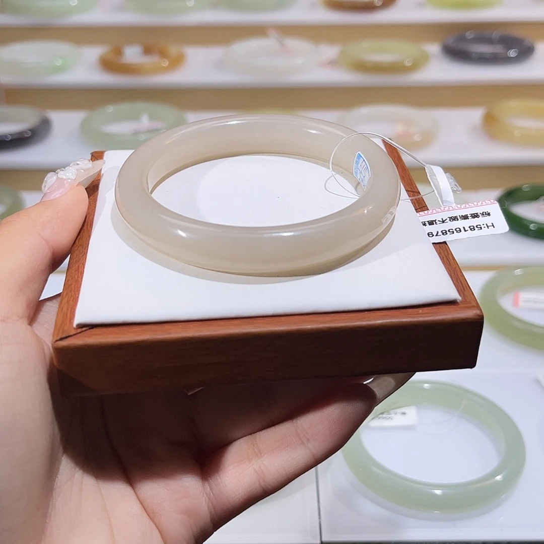 和田玉未镶嵌手镯冰浓粉