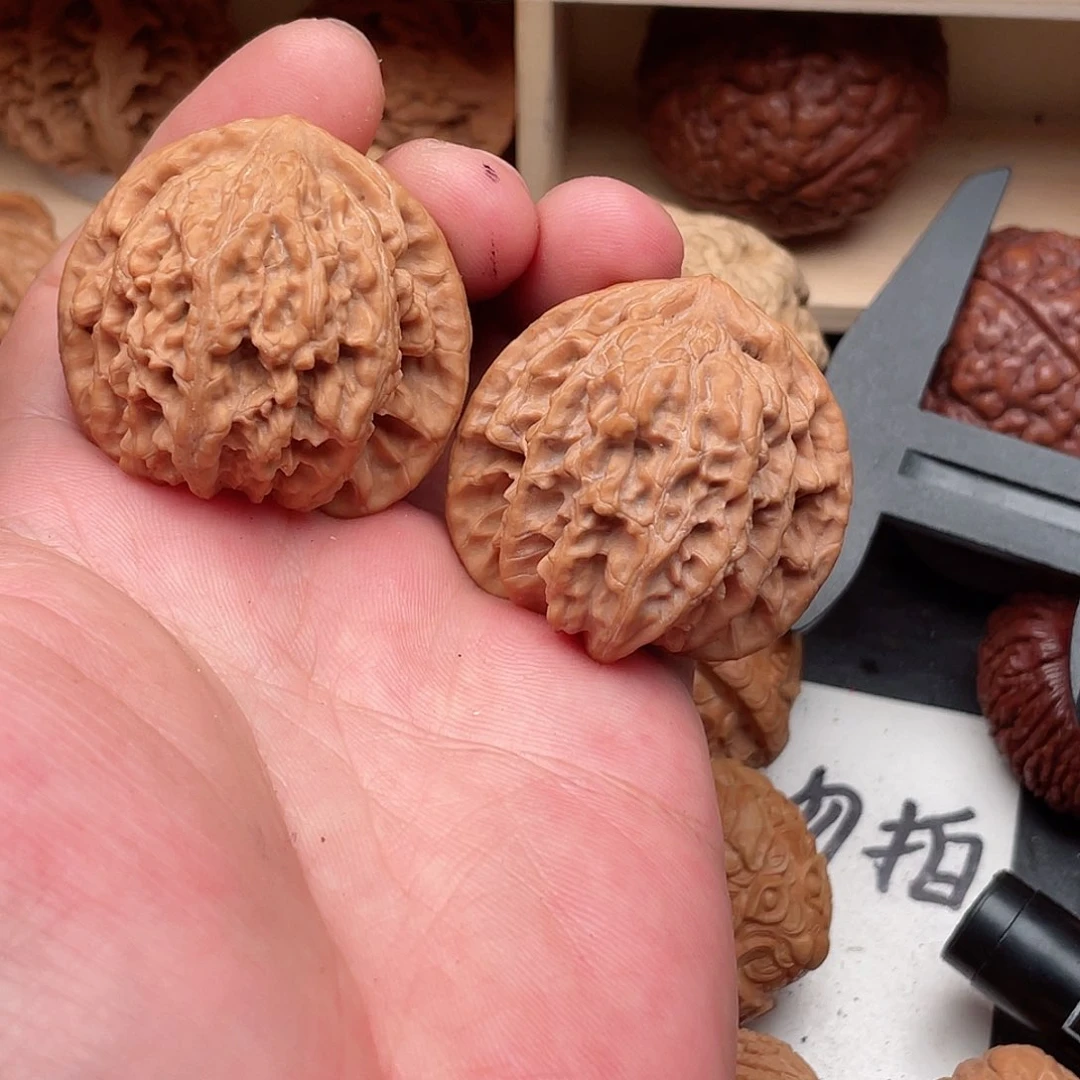 文玩核桃吊坠雪****波虎头