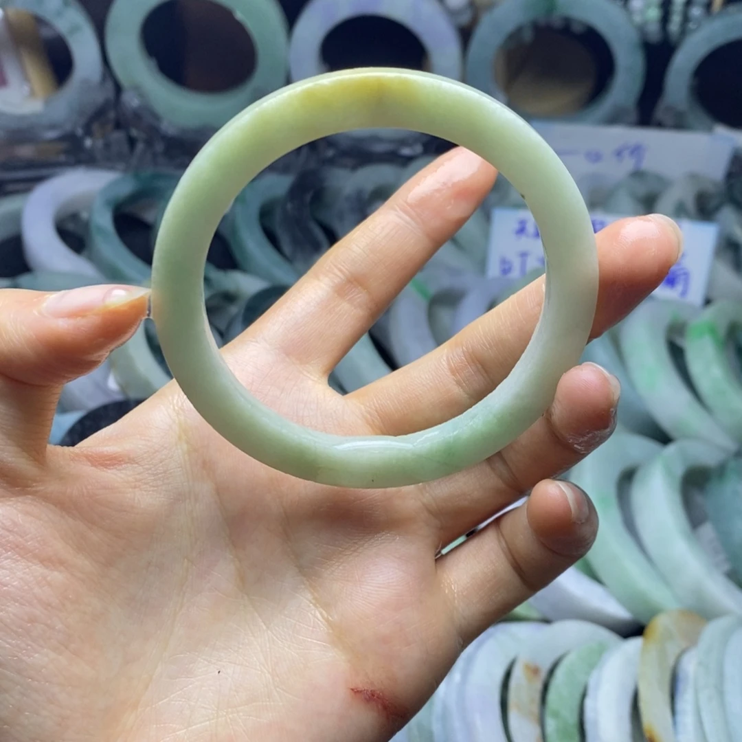 定制翡翠未镶嵌手镯
