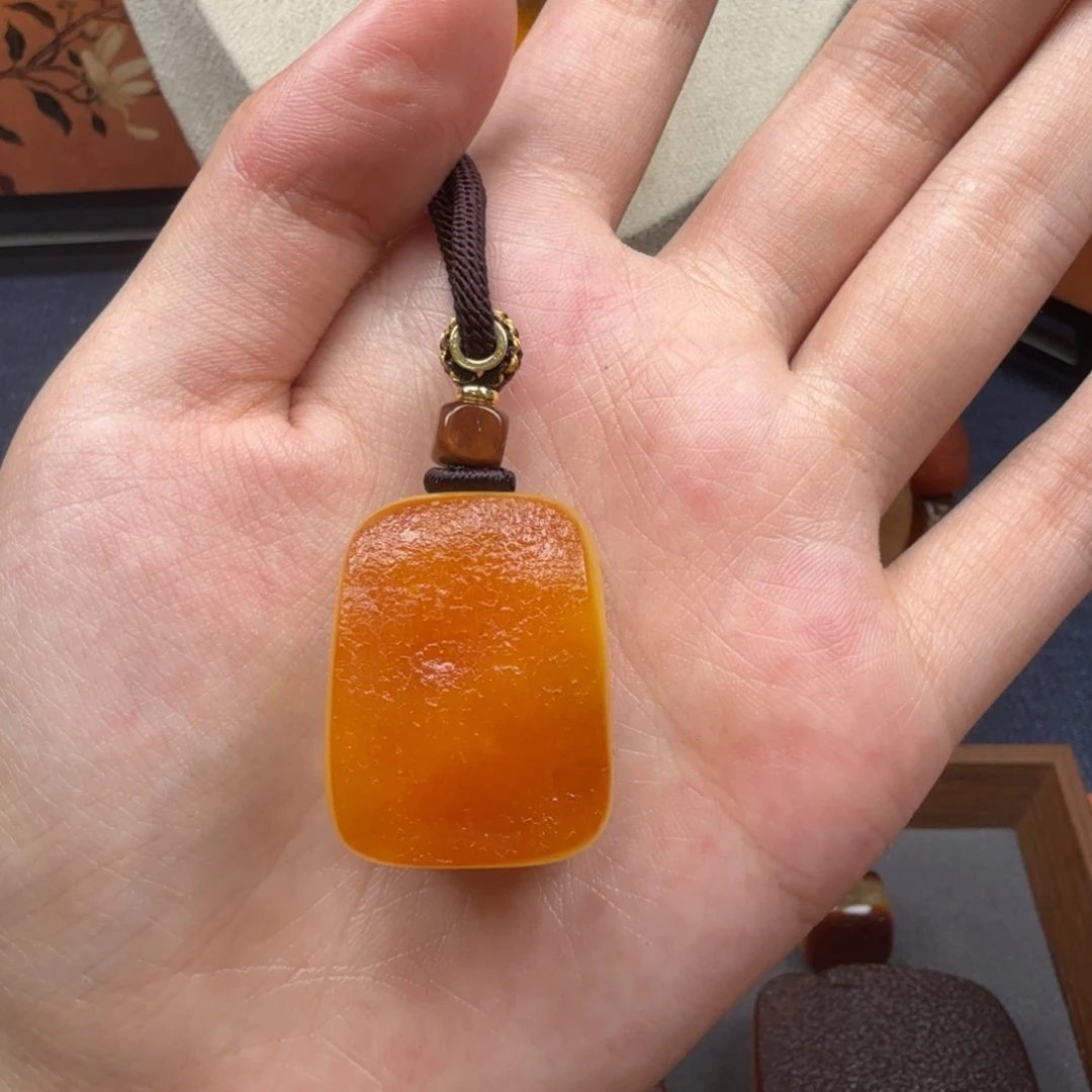 蜜蜡未镶嵌吊坠(赠链)