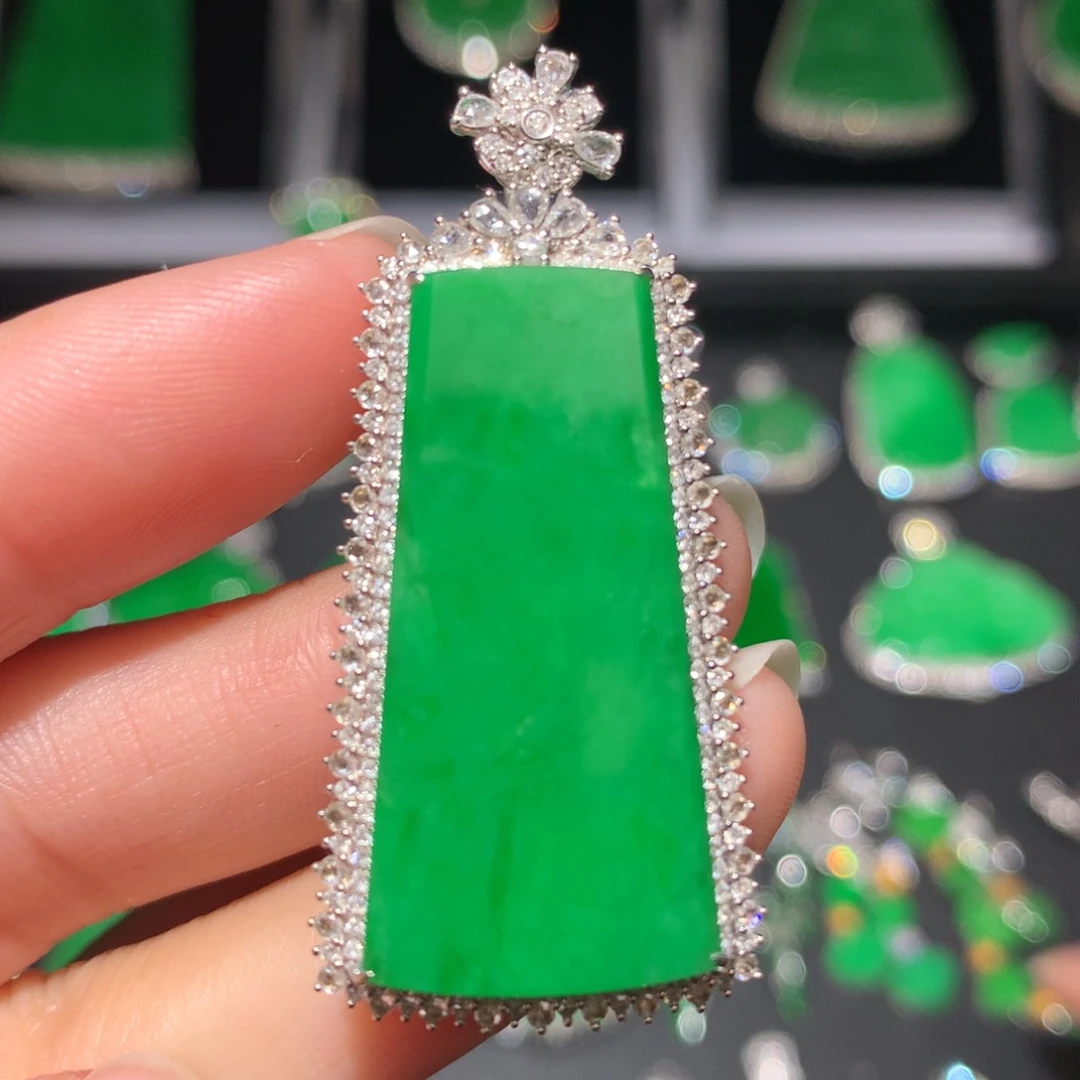 翡翠颈饰18K金镶嵌翡翠