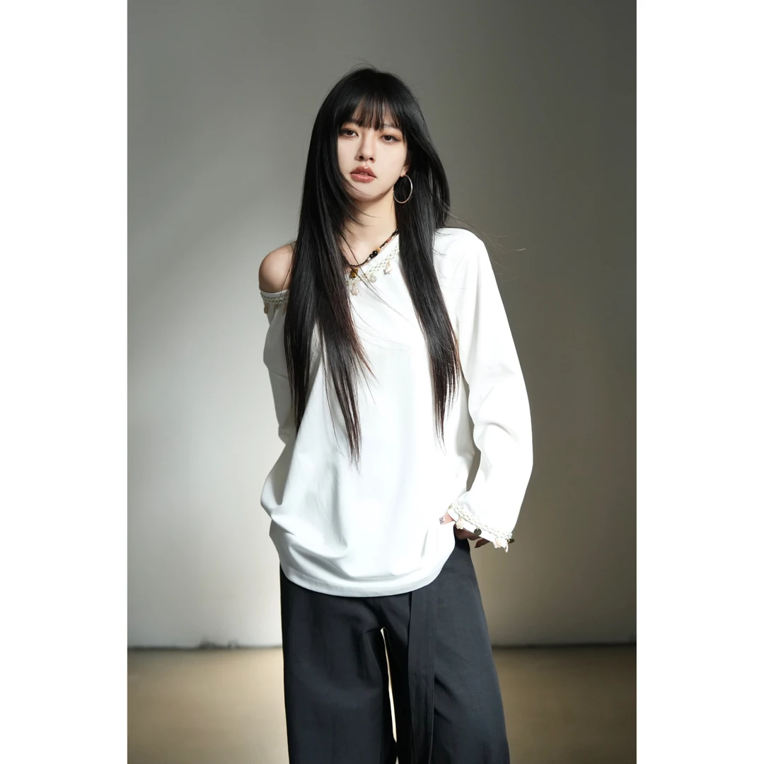 呆毛DM.FACTORY 【2.23上新】春季新款小众显瘦亮片斜肩上衣DMX3536