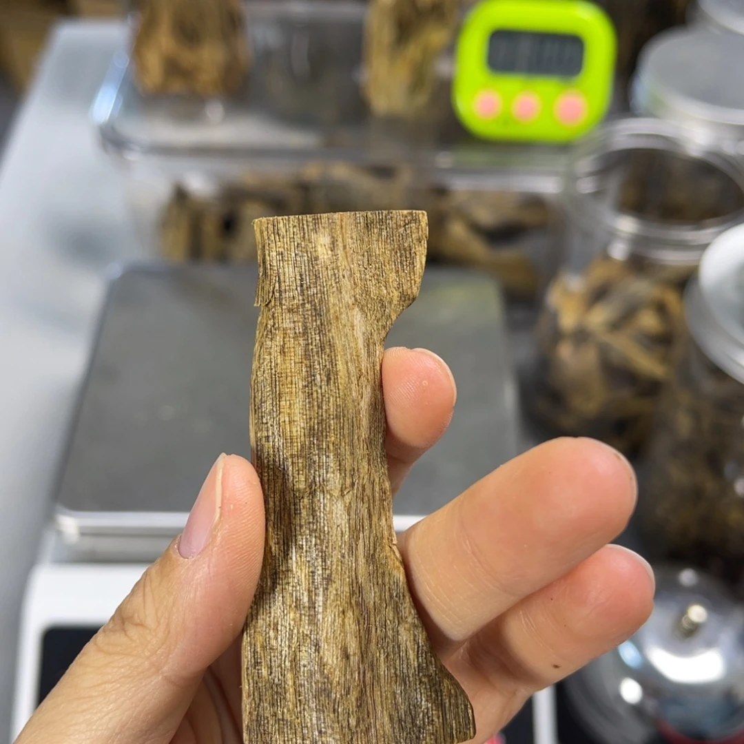 橘***晶沉香沉香碎屑牌子0019